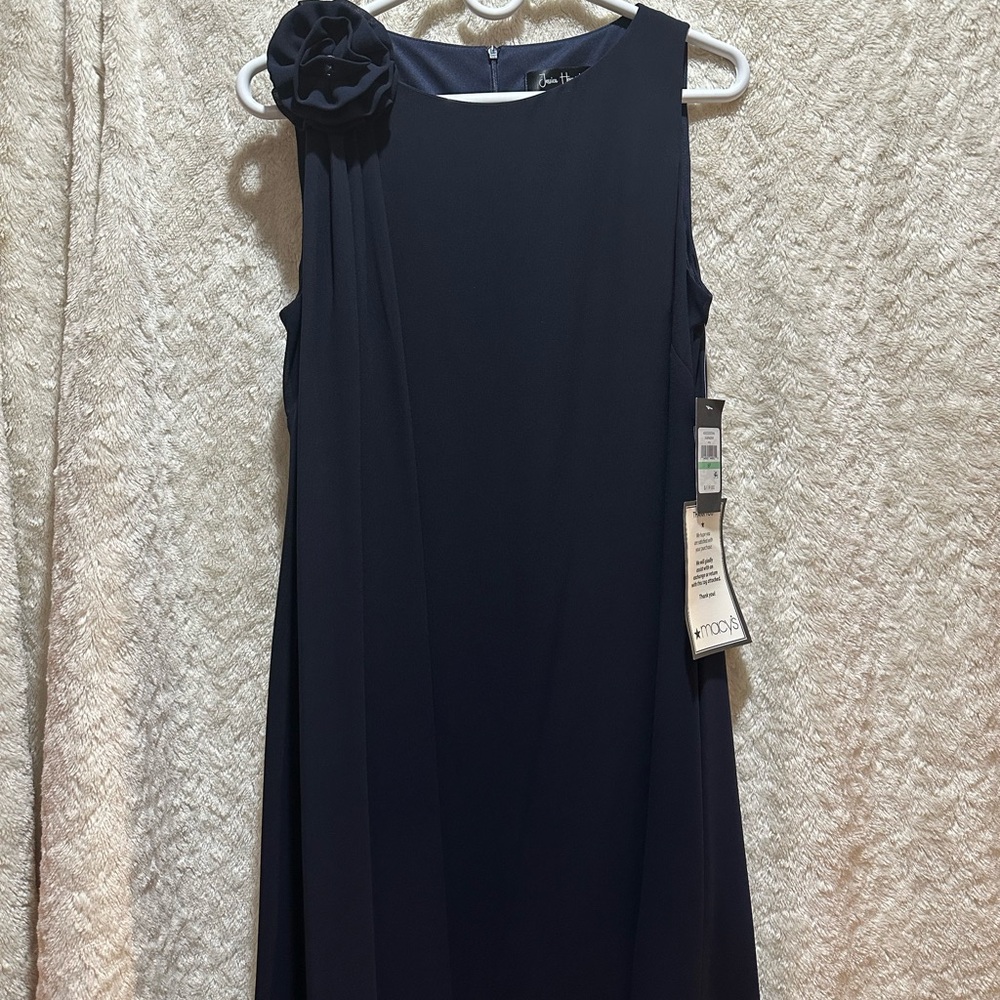 Blue sleeveless sheath dress with crew neck and knee-length for cocktail